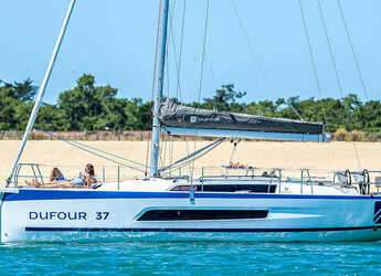 Rent a sailboat in Sangulin Marina - Dufour 37 - 3 cab.