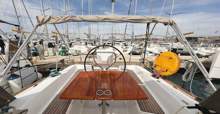 Rent a sailboat in Sangulin Marina - Sun Odyssey 33i