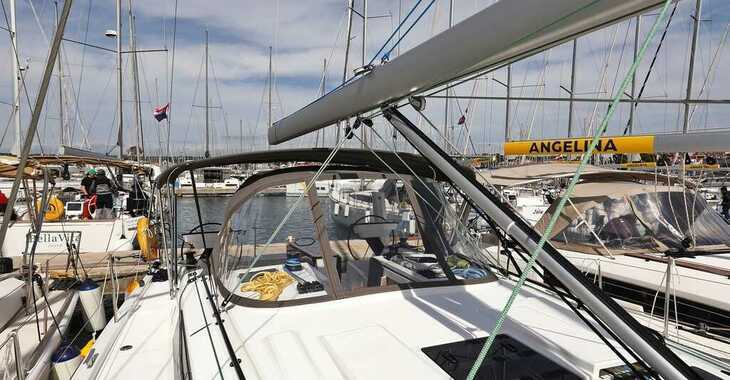 Rent a sailboat in Yacht kikötő - Tribunj - Dufour 41