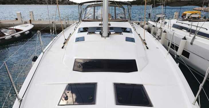 Chartern Sie segelboot in Yacht kikötő - Tribunj - Dufour 470 - 5 cab.