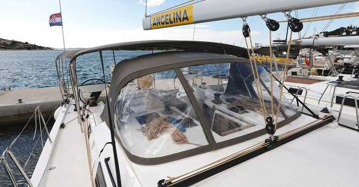 Rent a sailboat in Yacht kikötő - Tribunj - Dufour 470 - 5 cab.