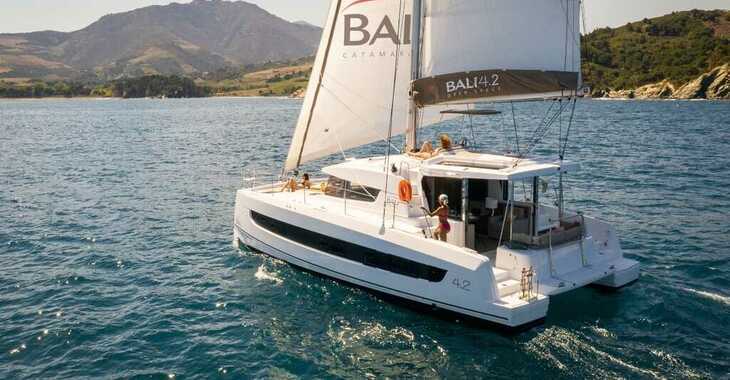 Rent a catamaran in Marina Kastela - Bali 4.2 - 4 + 1 cab.