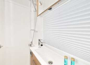 Rent a catamaran in Marina Mandalina - Bali Catsmart - 4 + 1 cab.