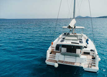 Rent a catamaran in Marina di Portisco - Bali 4.6