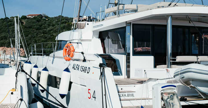 Rent a catamaran in Marina di Portisco - Bali 5.4