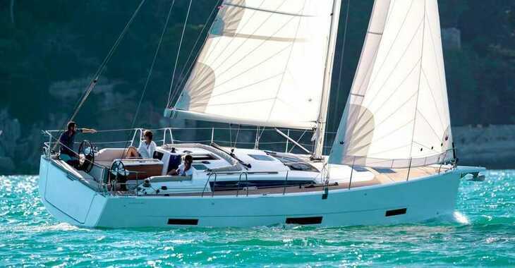 Rent a sailboat in Port Olona - Dufour 390