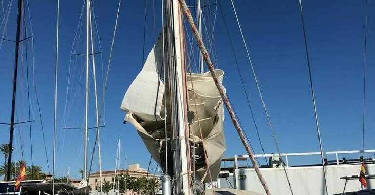 Rent a sailboat in Muelle de la lonja - Beneteau 50-5