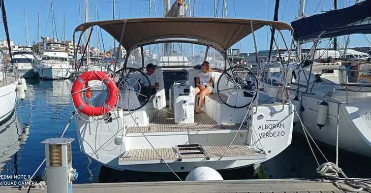 Chartern Sie segelboot in Muelle de la lonja - Sun Odyssey 410
