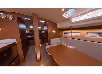 Chartern Sie segelboot in Puerto Deportivo Radazul - Sun Odyssey 490