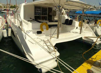 Rent a catamaran in Puerto Deportivo Radazul - Leopard 44