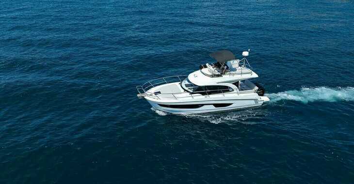 Rent a motorboat in Marina Nava - Antares 11 Fly