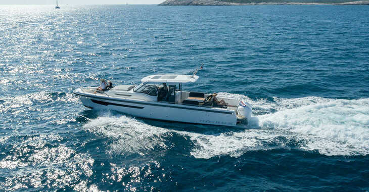 Rent a motorboat in Marina Nava - Nimbus T11