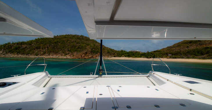 Chartern Sie katamaran in Apooiti Marina - Sunsail 454 (Classic)