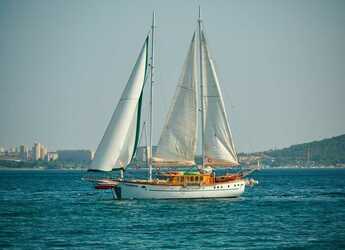 Rent a schooner in Port Kaštilac - Gulet Queen of Adriatic