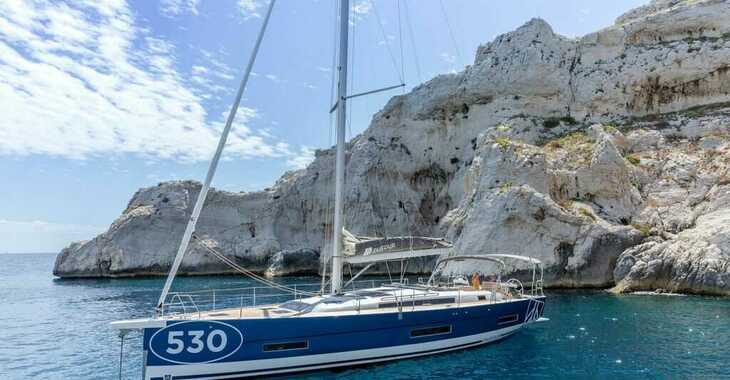 Chartern Sie segelboot in Naviera Balear - Dufour 530 Smart Electric 6 + 1 cab.
