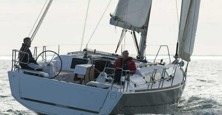 Rent a sailboat in Port Tino Rossi - Dufour 382 GL