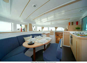 Louer catamaran à Marina Costa Baja - Lagoon 380 - 4 cab.