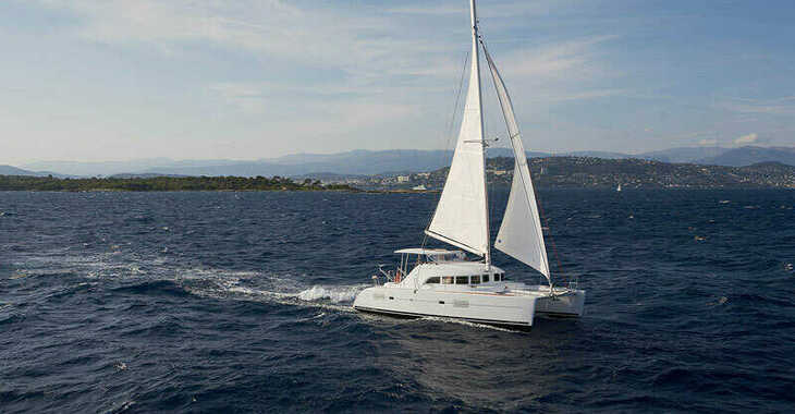 Rent a catamaran in Marina Costa Baja - Lagoon 380 - 4 cab.