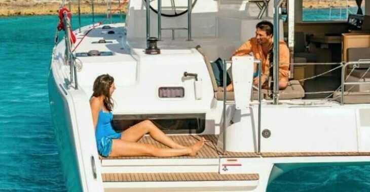 Rent a catamaran in Marina Costa Baja - Lagoon 42 - 3 + 1 cab.