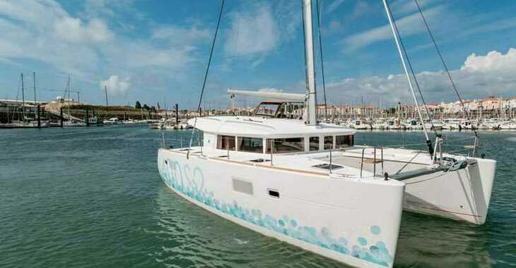 Rent a catamaran in Marina Costa Baja - Lagoon 400 S2 - 3 + 2 cab.