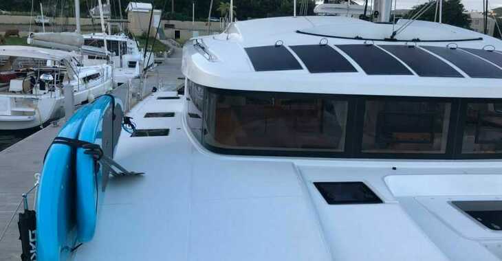 Rent a catamaran in Marina Costa Baja - Lagoon 52 F - 6 + 2 cab.