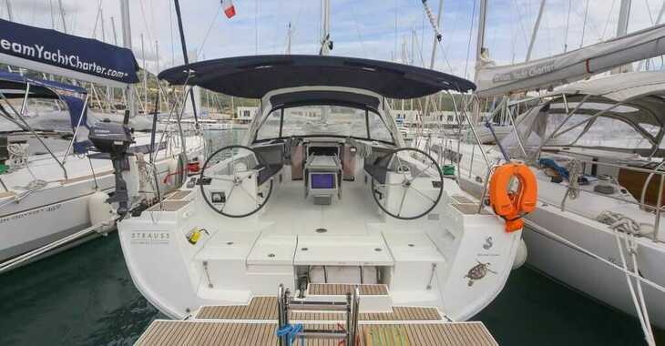 Rent a sailboat in Marina Costa Baja - Oceanis 45 - 4 cab.