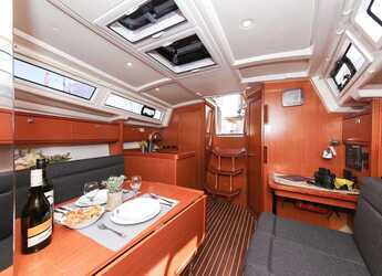 Rent a sailboat in Jezera ACI Marina - Bavaria Cruiser 33