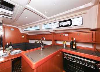 Rent a sailboat in Jezera ACI Marina - Bavaria Cruiser 33