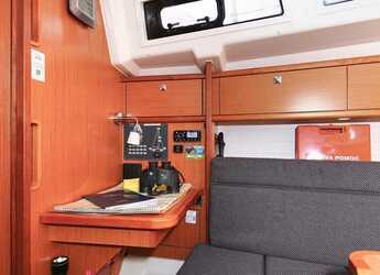 Rent a sailboat in Jezera ACI Marina - Bavaria Cruiser 33