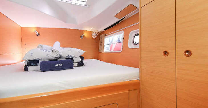 Rent a catamaran in Vodice ACI Marina - Lagoon 380 S2 - 4 + 2 cab.