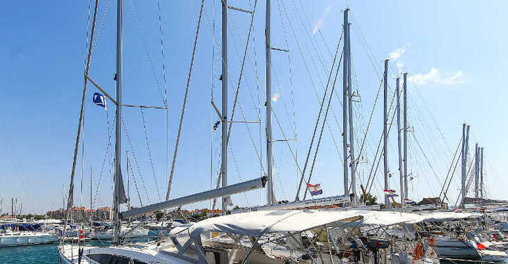 Rent a sailboat in Jezera ACI Marina - Bavaria Vision 46