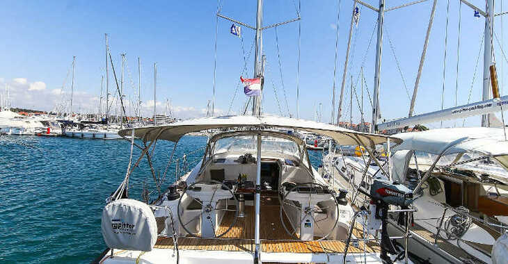 Rent a sailboat in ACI Jezera - Bavaria Vision 46