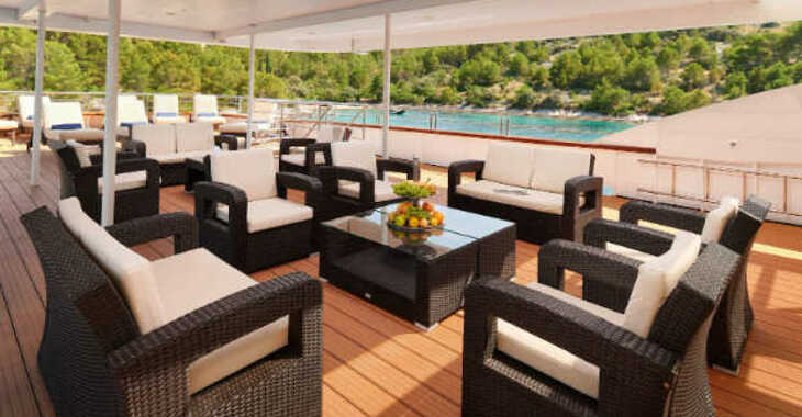 Rent a yacht in Marina Split (ACI Marina) - Motoryacht Queen Eleganza
