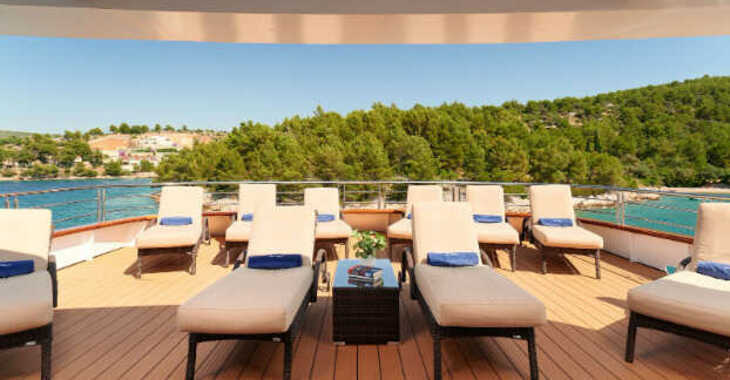 Rent a yacht in Split (ACI Marina) - Motoryacht Queen Eleganza