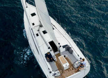 Rent a sailboat in Marina Fort Louis - Moorings 42.3