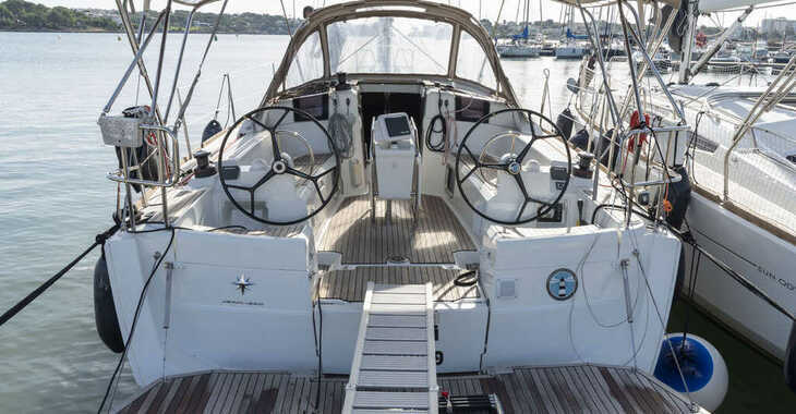 Rent a sailboat in Muelle de la lonja - Sun Odyssey 389
