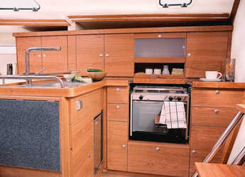 Rent a sailboat in Altefähr Harbor - Hanse 430e