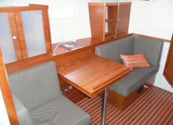 Rent a sailboat in Altefähr Harbor - Hanse 430e