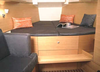 Rent a sailboat in Altefähr Harbor - Hanse 430e