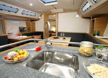 Rent a sailboat in Altefähr Harbor - Hanse 430e