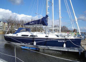 Rent a sailboat in Altefähr Harbor - Hanse 370