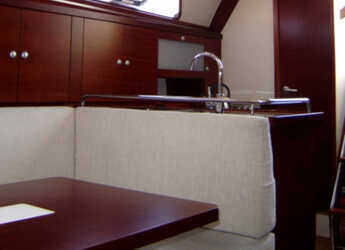 Rent a sailboat in Altefähr Harbor - Hanse 370