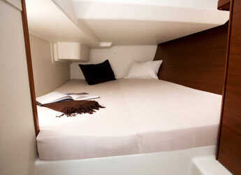 Rent a sailboat in Altefähr Harbor - Hanse 370