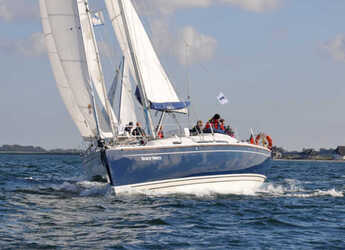 Rent a sailboat in Altefähr Harbor - Hanse 370