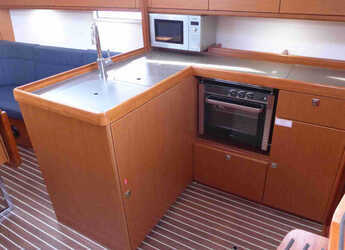 Rent a sailboat in Altefähr Harbor - Bavaria Cruiser 37