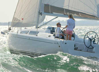 Rent a sailboat in Altefähr Harbor - Hanse 315