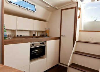 Rent a sailboat in Altefähr Harbor - Dehler Varianta 37