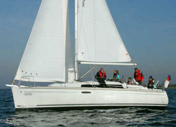 Rent a sailboat in Marina Yachtwerft Ramin - Oceanis 31