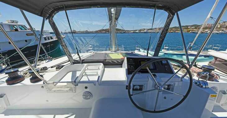 Rent a catamaran in Marina Skiathos  - Lagoon 450  Fly A/C & GEN (4 wc)