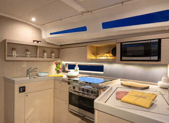 Rent a sailboat in Nelson Dockyard - Moorings 42.3 (Exclusive)